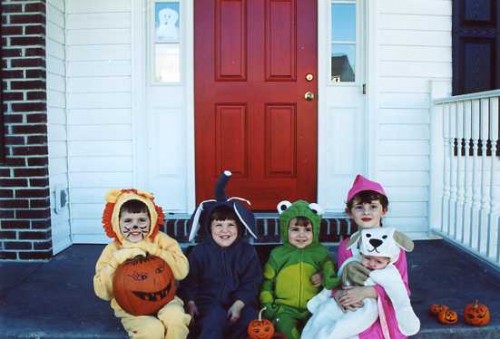 Maggie, Max, Catie, Mia, and Molly just before Trick-or-Treating